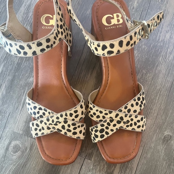 Giani Bini Cheetah Print Platform Sandal - Picture 6 of 6